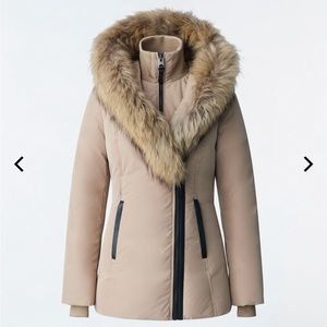 Outer zipper stopper is broken.  Coat in great condition